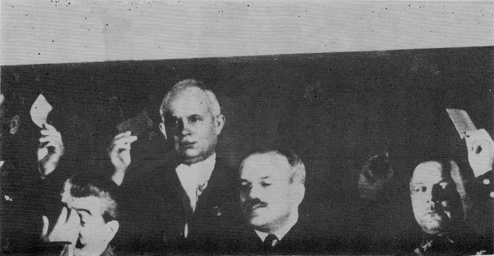 Както винаги — „единодушно“. Й. В. Сталин, Н. С. Хрушчов. volkogonov_2_09.jpg