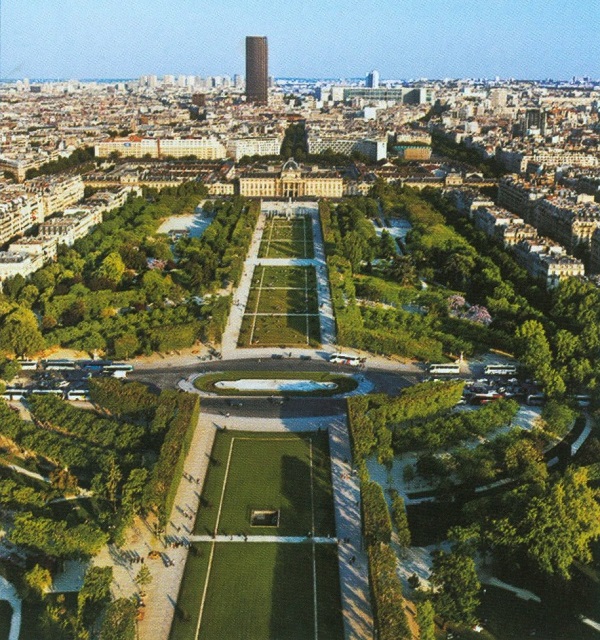 Марсово поле се простира до Военното училище. 101_marsovo_pole.jpg