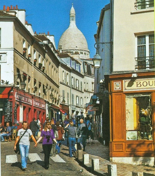 "Сакре Кьор" се извисява над улица „Стенкерк“. 109_sakre_kyor.jpg