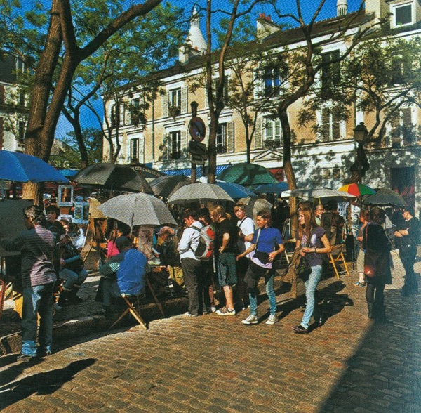 Сергиите и многобройните туристи не могат да засенчат очарованието на площад „Тертър“. 112_sergii.jpg