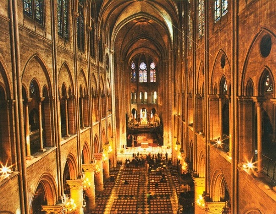 Централният кораб на Парижката Св. Богородица е завършен в края на XII в. 24_tzentralen_korab.jpg