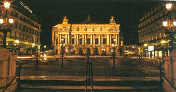 Претрупаният стил на операта „Гарние“ е типичен за епохата на Наполеон III. 93_garnie.jpg